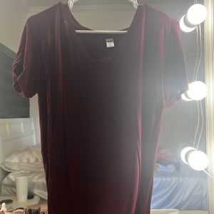 Maroon V neck tshirt